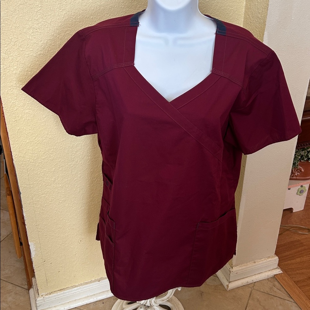 Wonder wink flex burgendy Scrub top